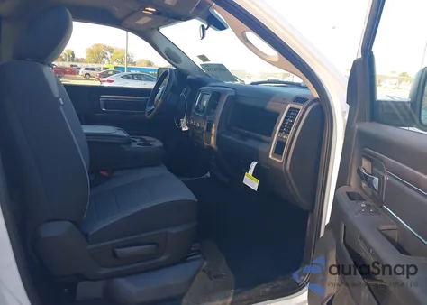 2023 Ram 1500 Classic Tradesman 4X2 8' Box z USA, uszkodzony, nr VIN 3C6JR6DT8PG639452